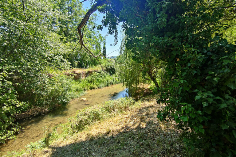 La Belle Rivière - Maison d'hôtes en Provence - Parc et rivière