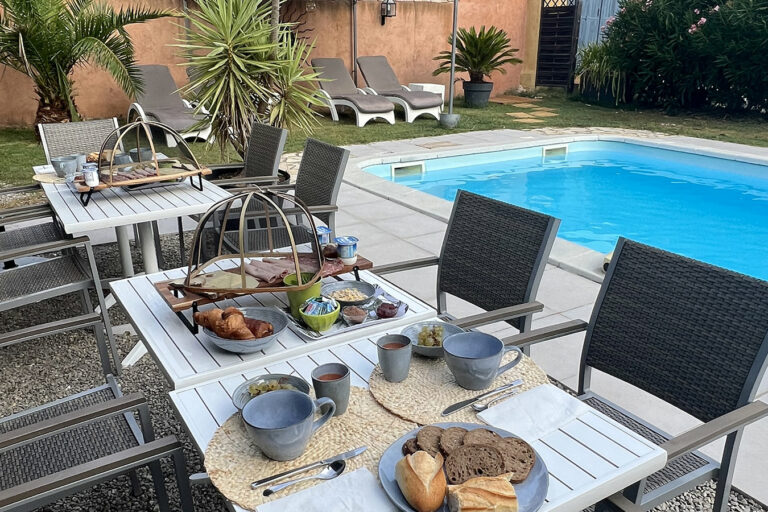 La Belle Rivière - Maison d'hôtes en Provence - Terrasse et Piscine