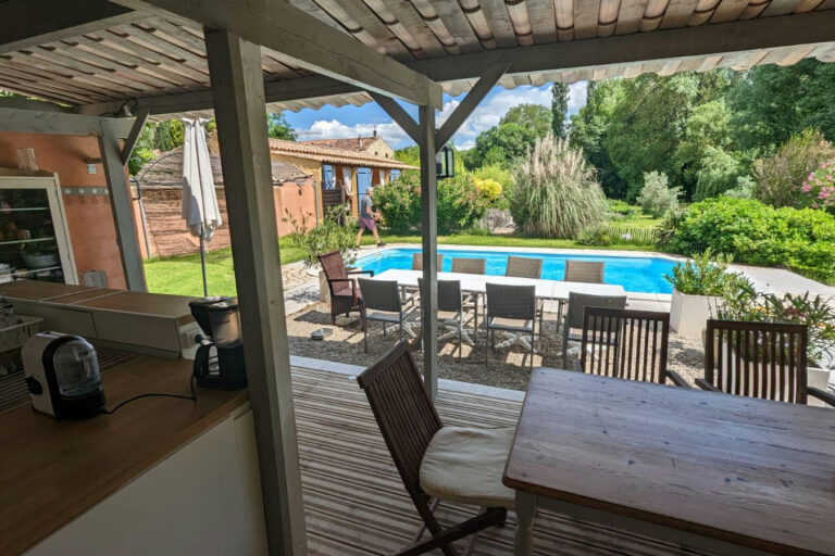 La Belle Rivière - Maison d'hôtes en Provence - Terrasse et Piscine
