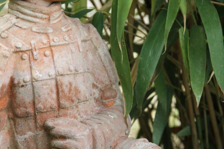 Chambre d'hôte La Belle Rivière à Salernes - Parc et piscine - Buddha en pierre