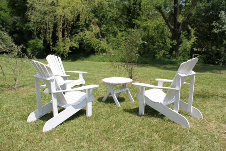 Chambre d'hôte La Belle Rivière à Salernes - Parc et piscine - salon de jardin