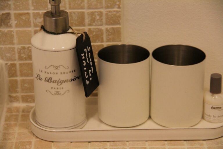 Chambre d'hôte La Belle Rivière à Salernes - Accessoires de salle de bains