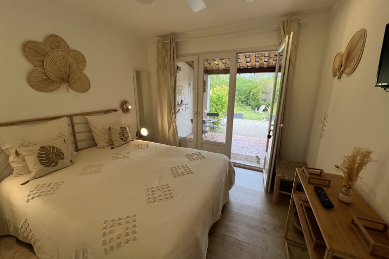 Chambre d'hôte La Belle Rivière à Salernes - Chambre Capucine