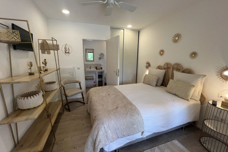 Chambre d'hôte La Belle Rivière à Salernes - Chambre Romane