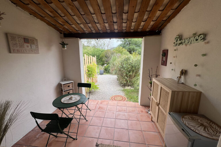Chambre d'hôte La Belle Rivière à Salernes - Chambre Benjamin - terrasse privative
