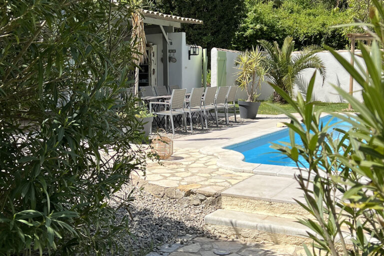 Chambre d'hôte La Belle Rivière à Salernes - Parc et piscine