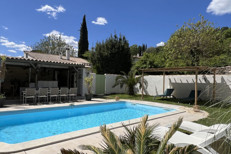 Chambre d'hôte La Belle Rivière à Salernes - Parc et piscine