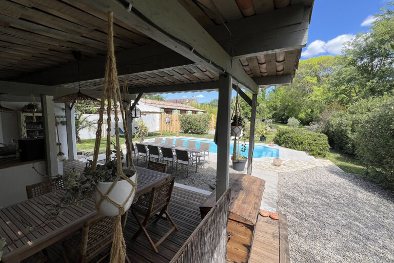 Chambre d'hôte La Belle Rivière à Salernes - Parc et piscine - pool house